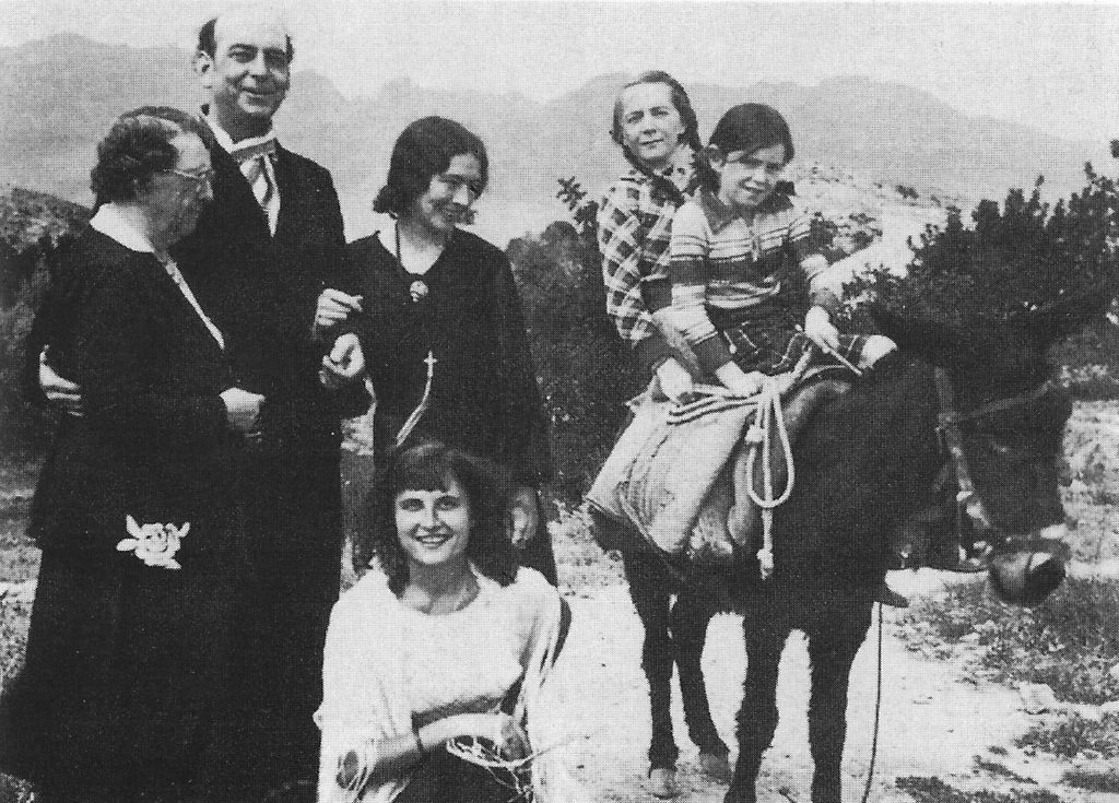 Flowering Rifle Il poeta che ispirò Tolkien: la vita avventurosa di Roy Campbell tra ...