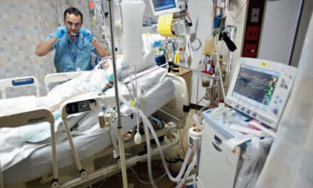 La vicenda di don Berardelli e del respiratore non è andata esattamente come dicono i media