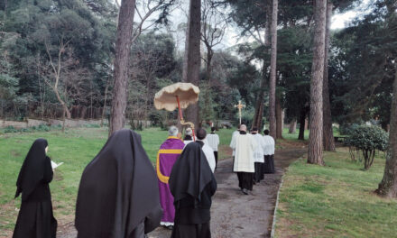 Processione con la reliquia della Santa Croce ad Albano Laziale