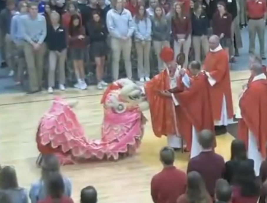 Non solo Pachamama: il card. Cupich e la benedizione della danza del leone cinese (video)