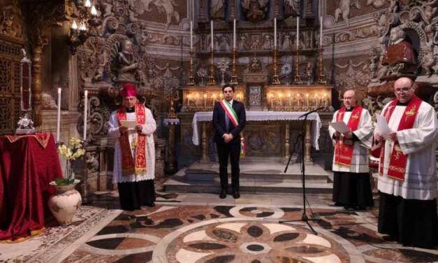 Coronavirus. Arcivescovo e Sindaco di Catania in preghiera davanti al Velo di S. Agata