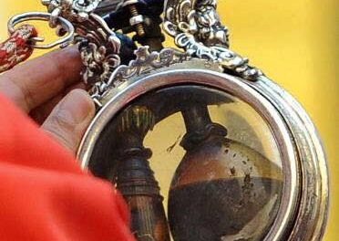 Sangue di S.Gennaro. Si ripete il miracolo di maggio.