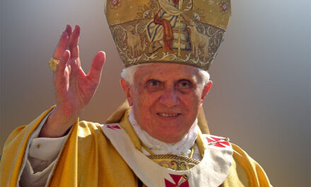🔴 Anticristo. Piomba  delusione sui Ratzinger-boys: “Cresce amicizia con Francesco, no interferenze”