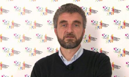 Il prete della comunione “da asporto”? Una vecchia conoscenza di Radio Spada