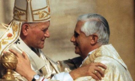 🔴 Nuova lettera di Ratzinger: “Misericordia: unità interiore Giovanni Paolo II – PAPA Francesco”