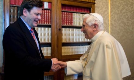 Seewald, biografo di Ratzinger: il Papa è Francesco, c’è chi lo chiama eretico ma è diverso carisma