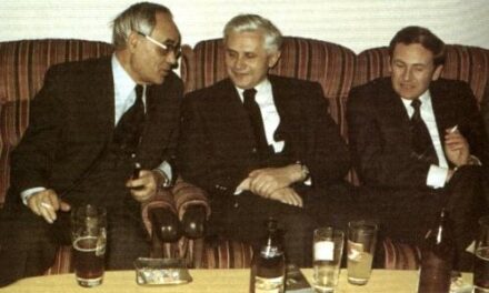 Ratzinger, il biografo ufficiale Seewald: pura leggenda il passaggio da rivoluzionario a reazionario