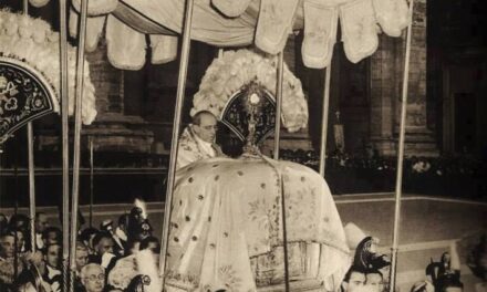 La processione papale del Corpus Domini lungo i secoli