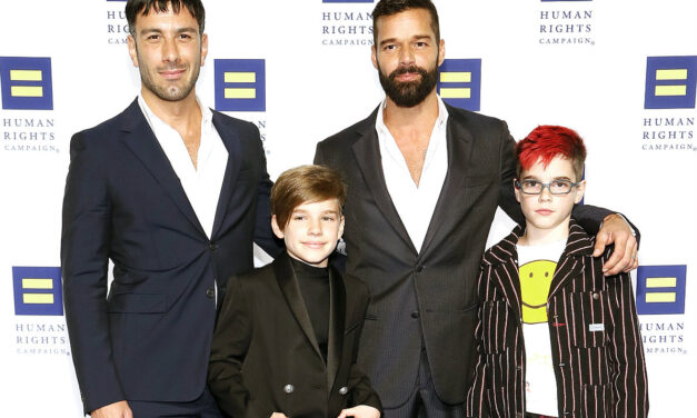 Ricky Martin paragona il ventre della Vergine all’utero in affitto