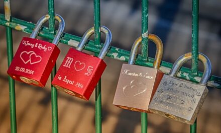 Sant’Oreste (Roma): parroco “cattolico” chiede delega a sindaco e “sposa” in fascia tricolore due donne