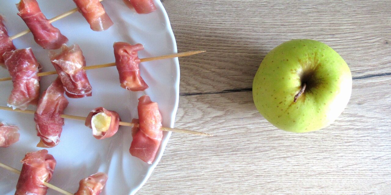 [SPADAKITCHEN] Bastoncini di mela e prosciutto
