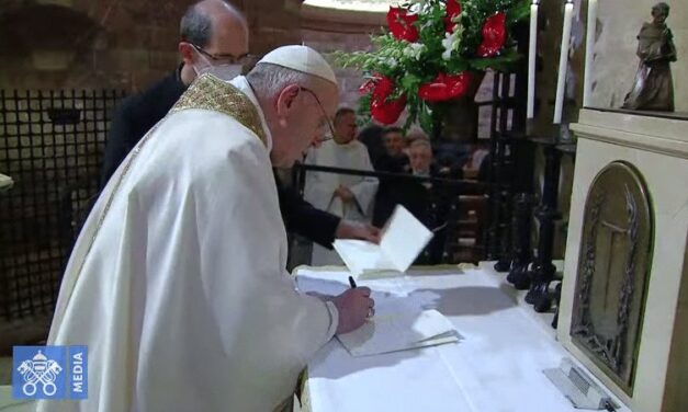 La Gran Loggia di Spagna è orgogliosa che papa Francesco abbracci la “fratellanza universale”, il grande principio fondante della Massoneria