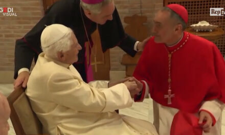 Video. Un novembre 2020 tragico per i Ratzinger-boys: l’Emerito omaggia ancora Bergoglio e neoporporati